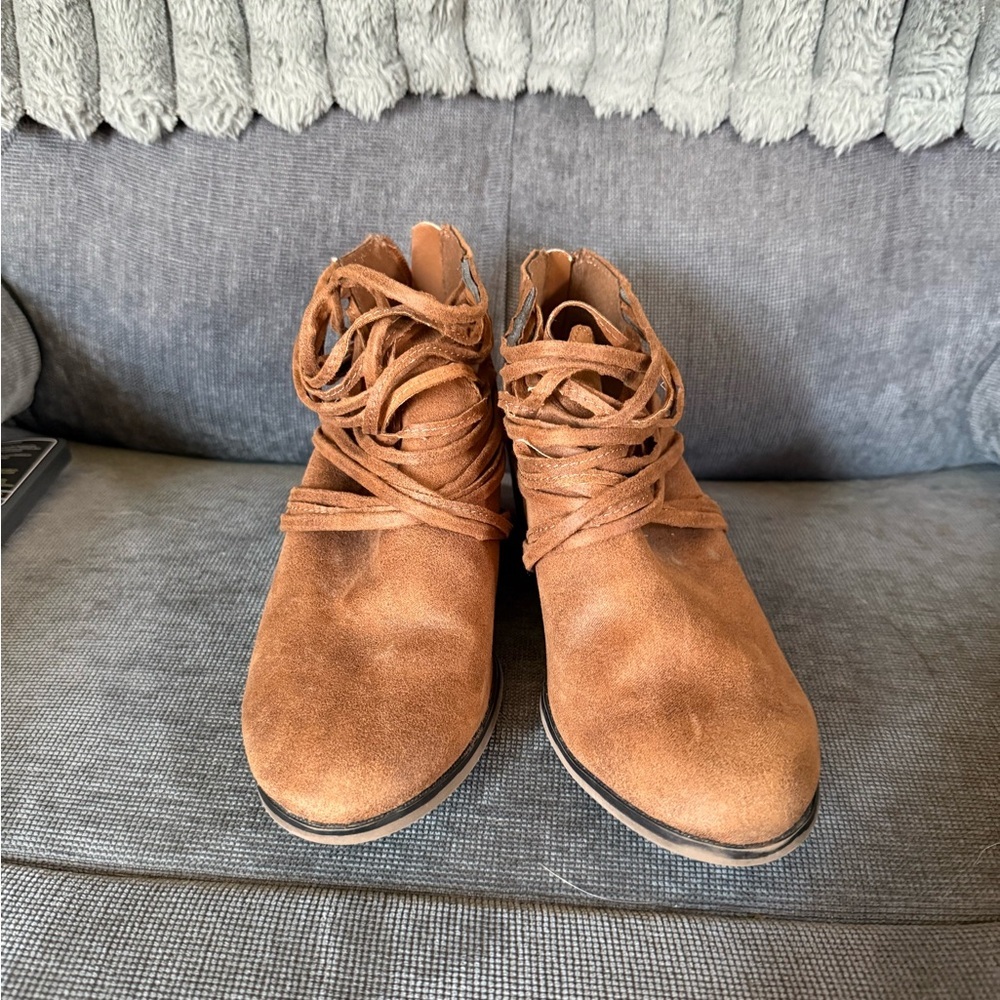 Time and Tru Tan Suede Lace Up Ankle Boots Women’s‎ Size 8.5 Casual Fall
